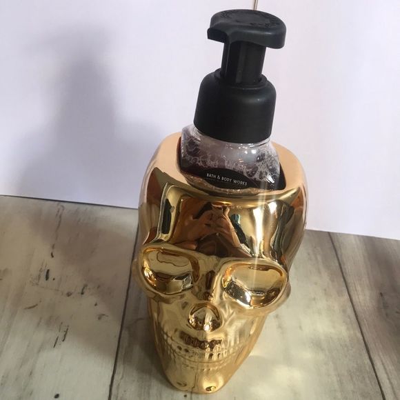 Bath and Body Works Halloween Gold Skull Soap Holder AND Soap - Brand New - Picture 2 of 10